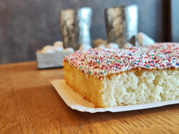 Kinderkuchen Zitrone bunte Streusel 1/8