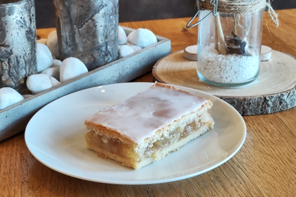 Apfelkuchen Gedeckt20